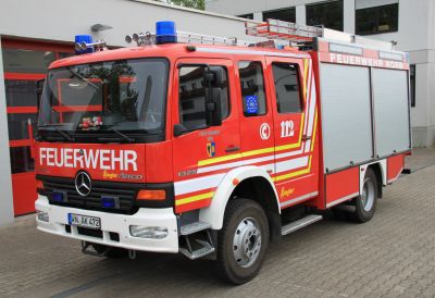 Löschgruppenfahrzeug (LF16/12) seitlich von vorne