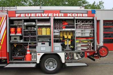 Löschgruppenfahrzeug (LF16/12) linke Seite offen