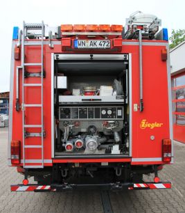 Löschgruppenfahrzeug (LF16/12) hinten offen