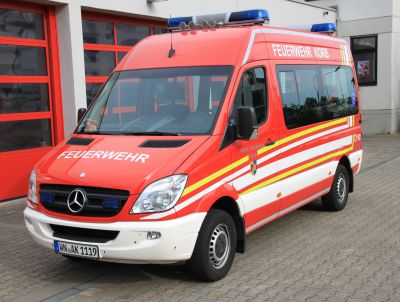 Mannschaftstransportwagen (MTW) seitlich von vorne