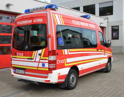 Mannschaftstransportwagen (MTW) seitlich von hinten